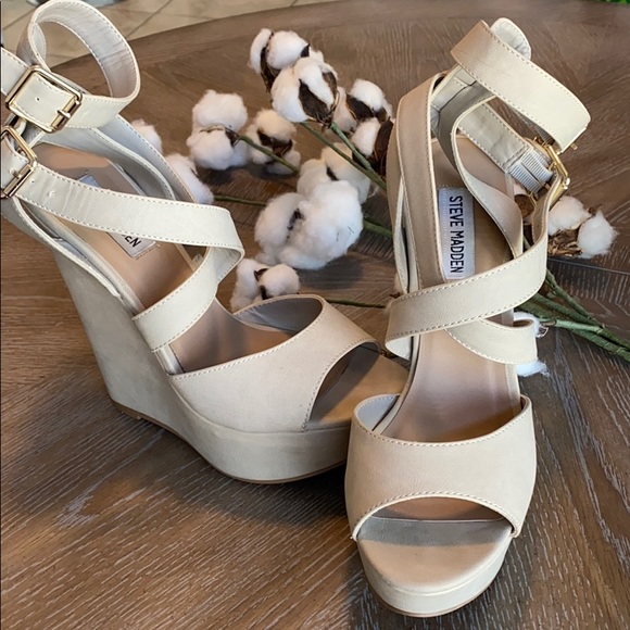Steve Madden Shoes - Steve Madden strappy wedges